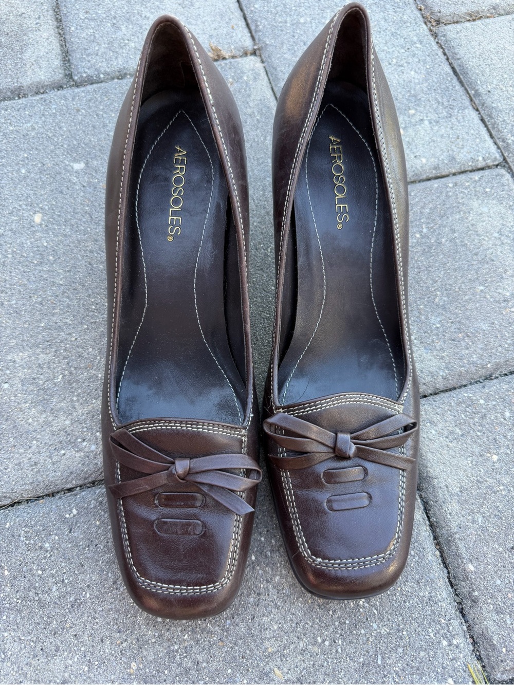 VNTG Y2K Aerosoles Brown Leather Square Toe Unique sculpted flared heel